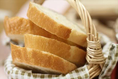 Bánh mì chữa đau dạ dày có được không?