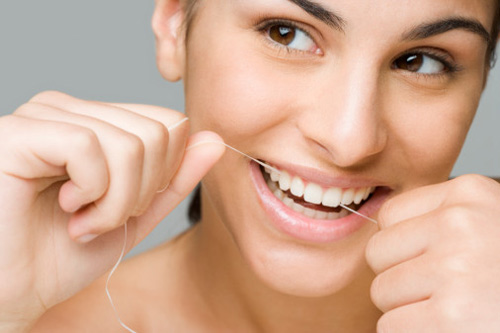 Chăm sóc răng miệng giảm hôi miệng